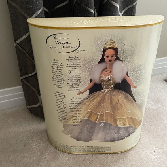 Celebration Teresa Holiday 2000 Barbie - Picture 10 of 13